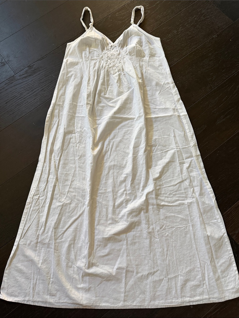 Gilligan & O'Malley White Smocked V-Neck nightgown 💯 %cotton - Picture 3 of 16